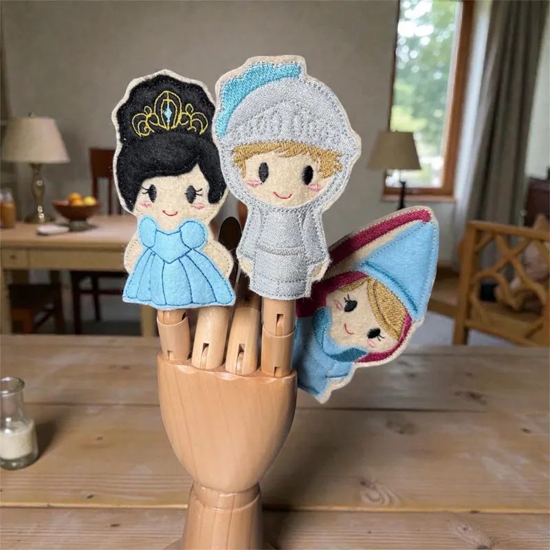 Medieval Finger Puppet thumbnail 2